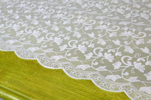 Runner in pizzo chantilly